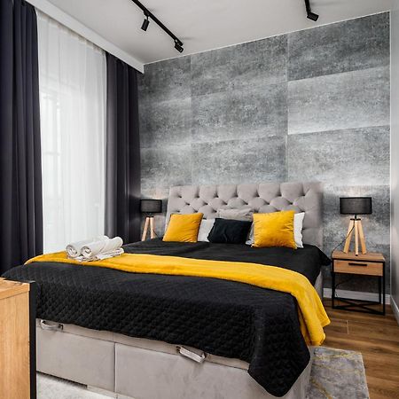 Wola Tower Deluxe Separate Bedroom With Free Garage - By Perfect Apart Varsovia Exterior foto