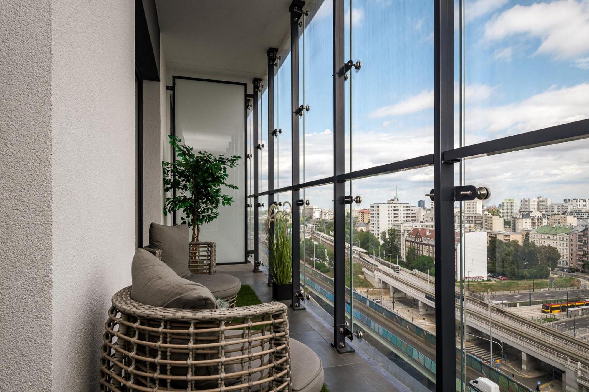 Wola Tower Deluxe Separate Bedroom With Free Garage - By Perfect Apart Varsovia Exterior foto