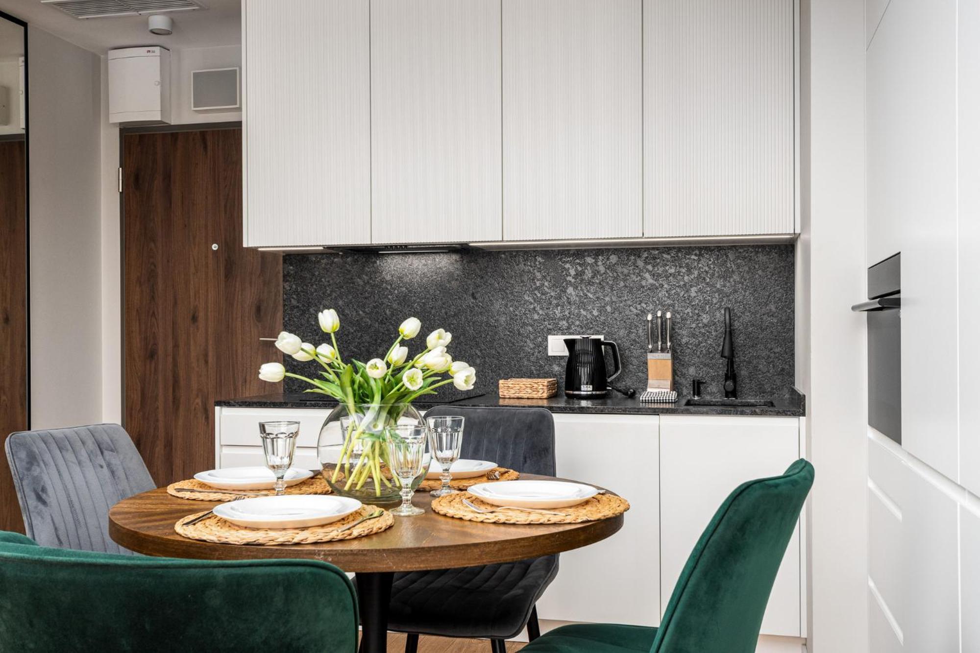 Wola Tower Deluxe Separate Bedroom With Free Garage - By Perfect Apart Varsovia Exterior foto