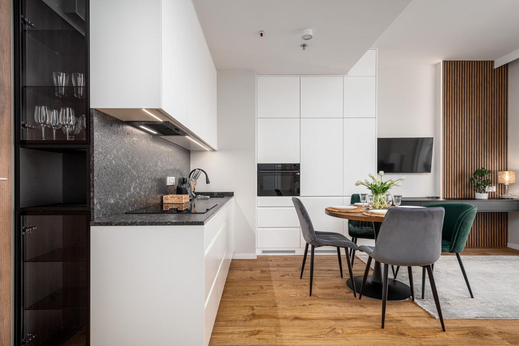 Wola Tower Deluxe Separate Bedroom With Free Garage - By Perfect Apart Varsovia Exterior foto